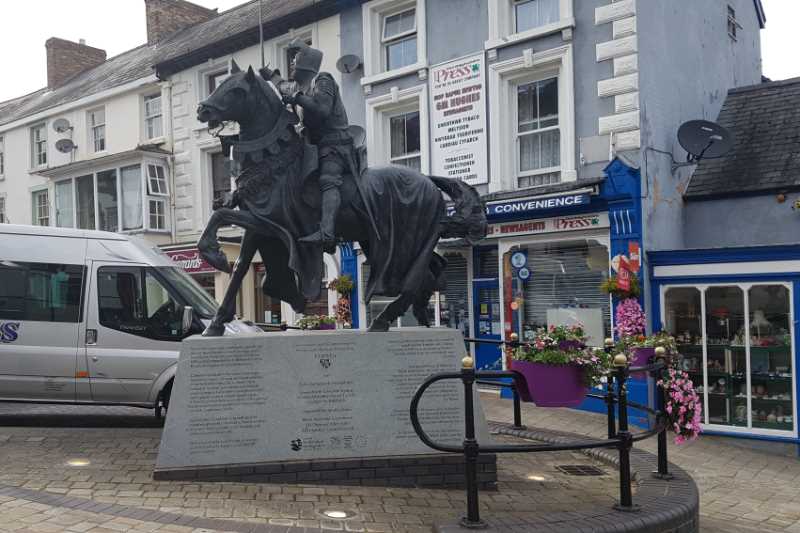 Statue of Owain Glyndwr in Corwen