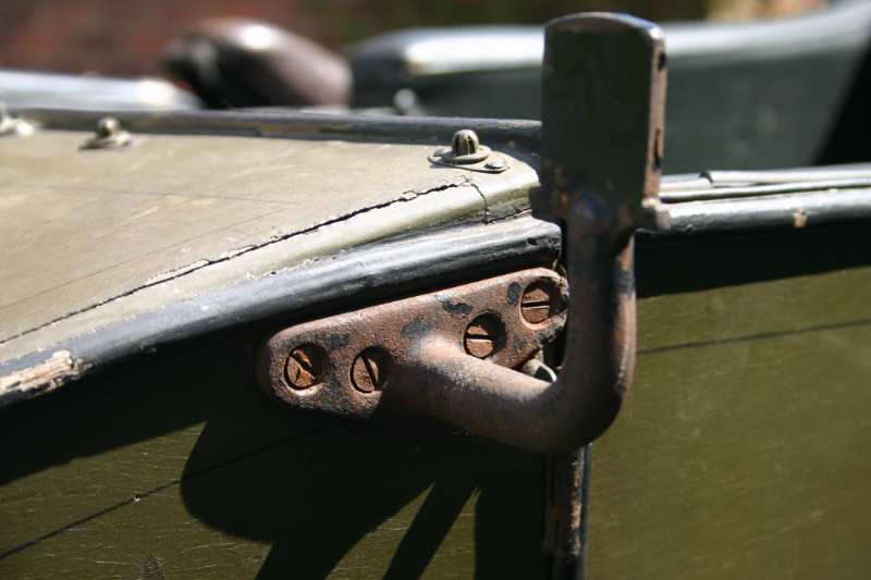 The lamp bracket for the missing lamp