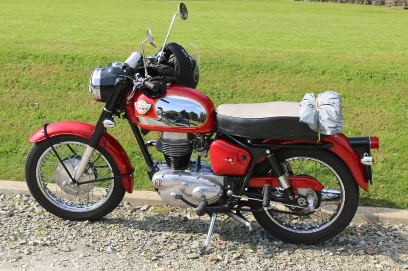 Tony Brinsden's nice 1965 Enfield Crusader Sports