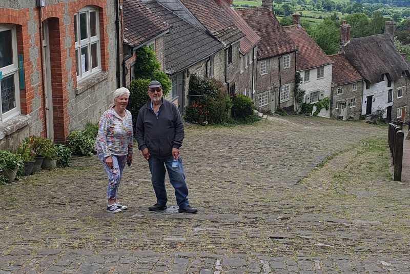 Les and Shirley on Gold Hill in Shaftesbury